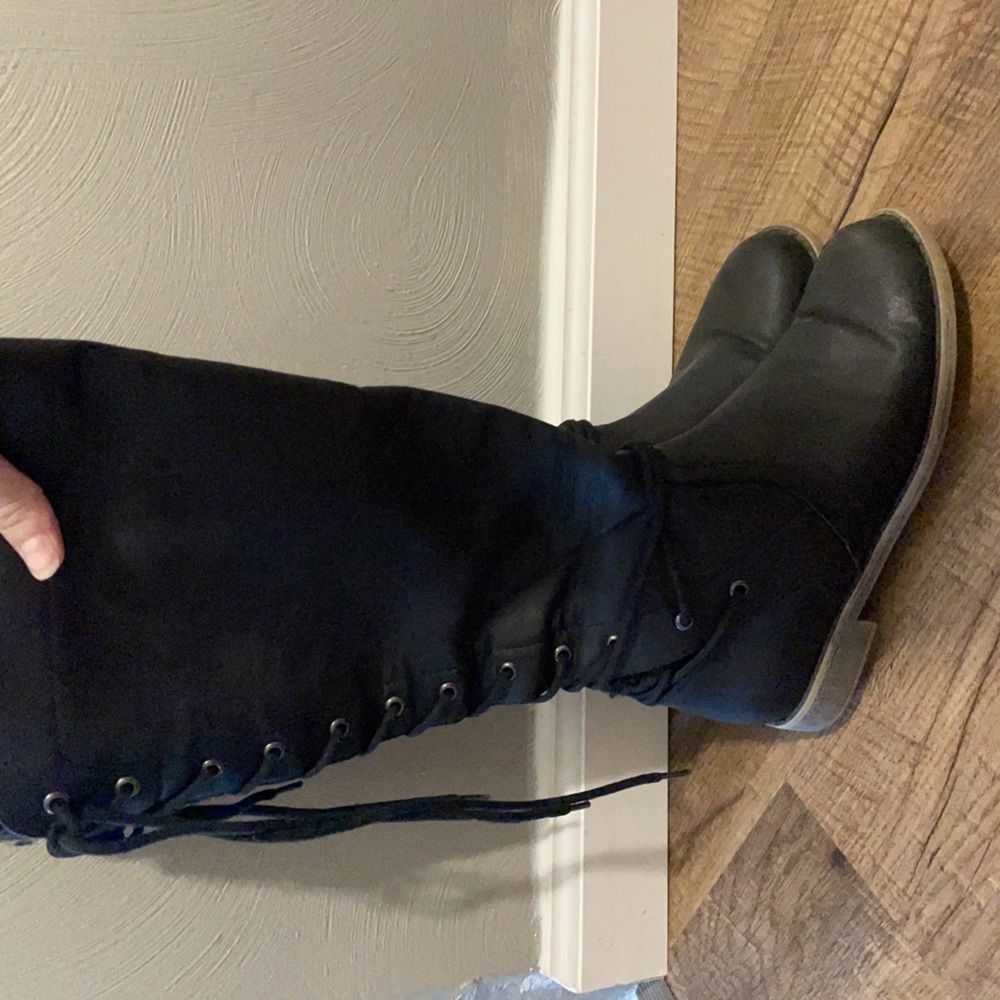 Tall boots / laced up in back